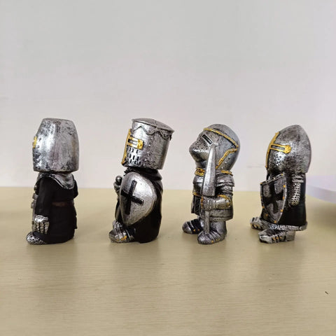 Miniature Armet Helm Knight Figurine | 12.5cm Armoured Warrior with Greatsword Miniature