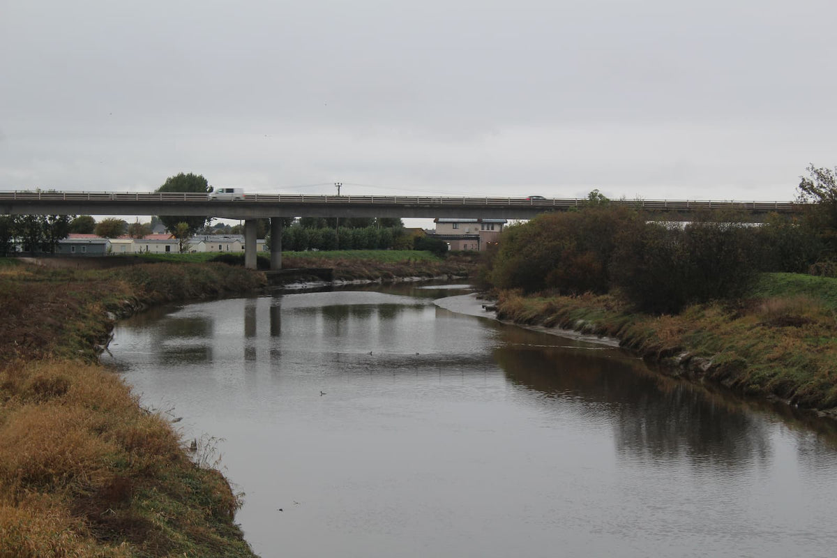 The River Clwyd at Rhuddlan flowing towards the road bridge