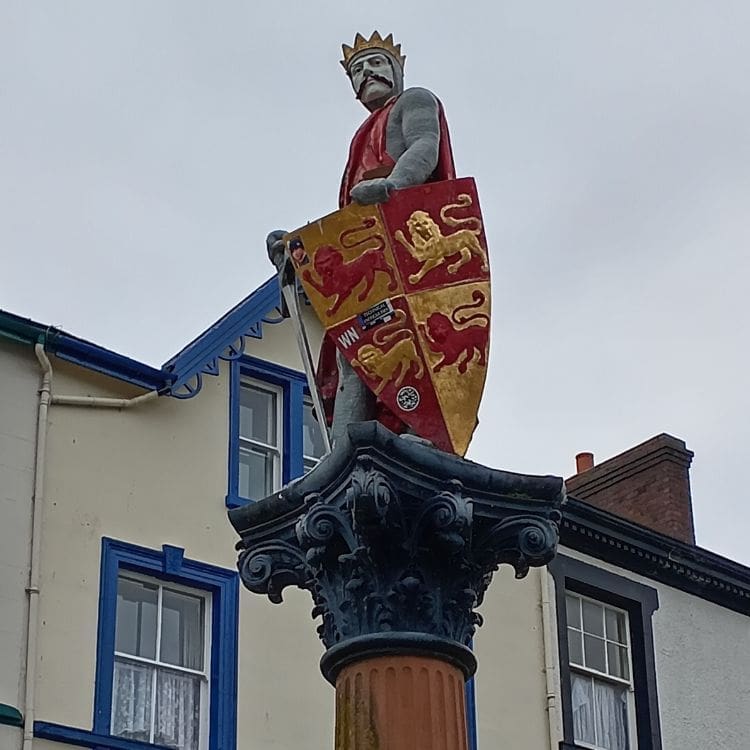 statue of Llywelyn the Great in Conwy
