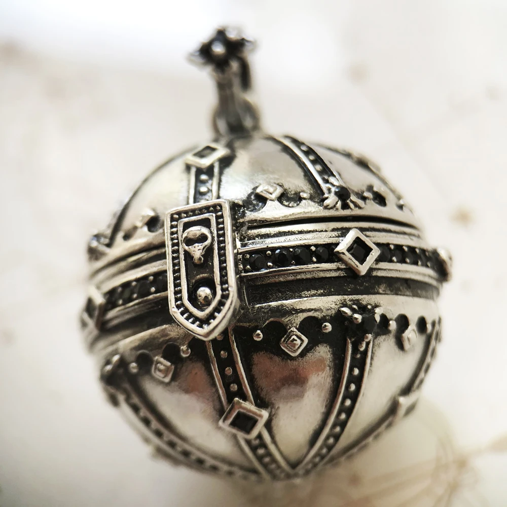 Pendant Kingdom Of Dreams Orb: Vintage Silver Design - Image 4