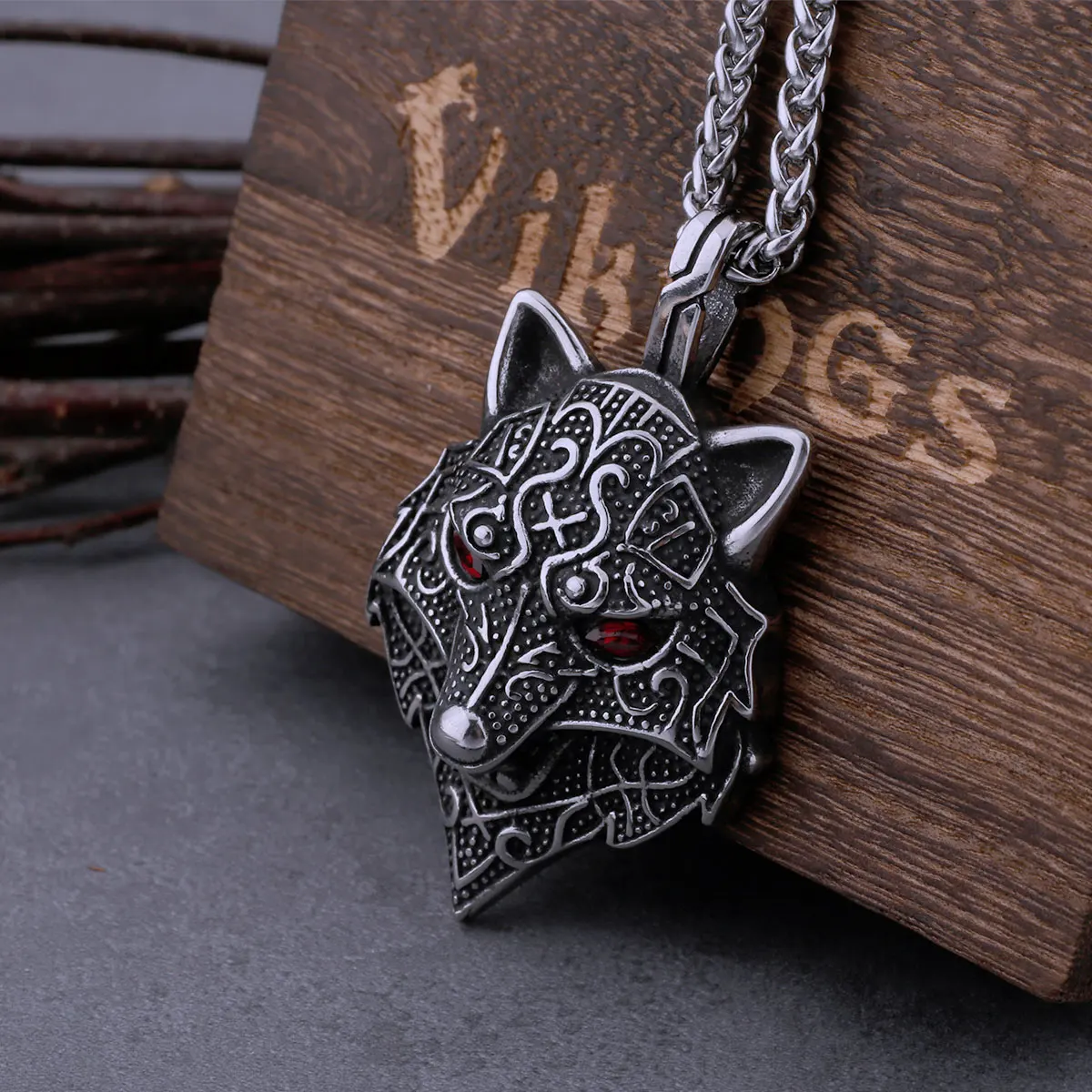 Viking Wolf Head Necklace – Norse Symbol of Strength and Loyalty
